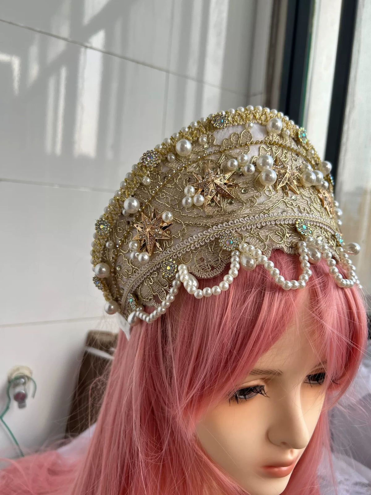 Gouden Pearl Star Tudor Crown Hoofdtoofstuk
