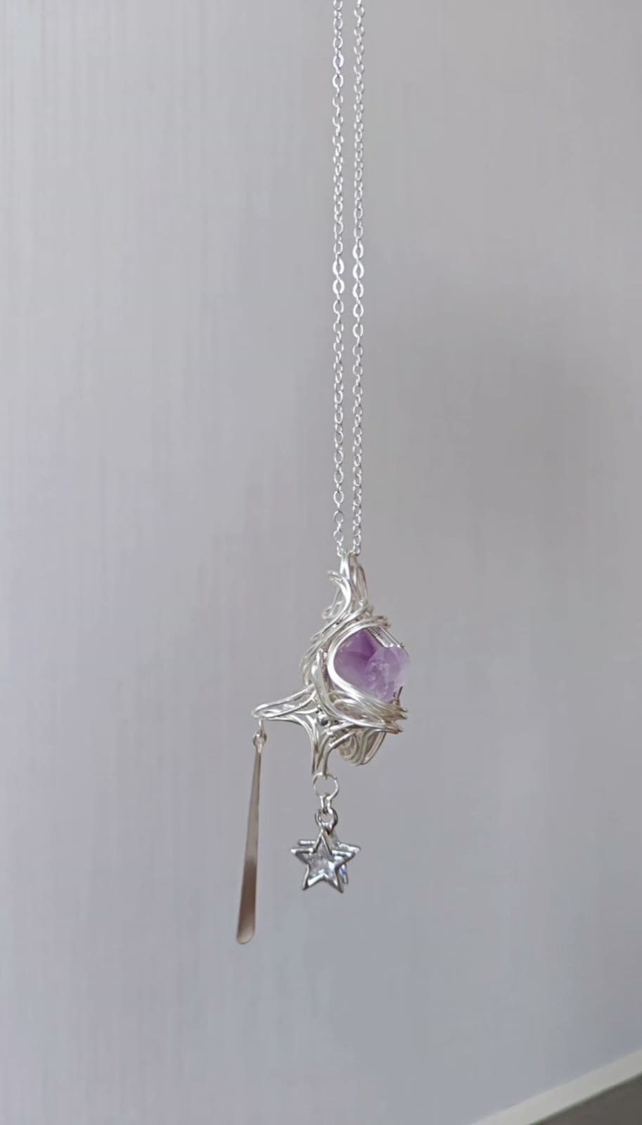 Collier pendentif améthyste artisanal torsadé de fil