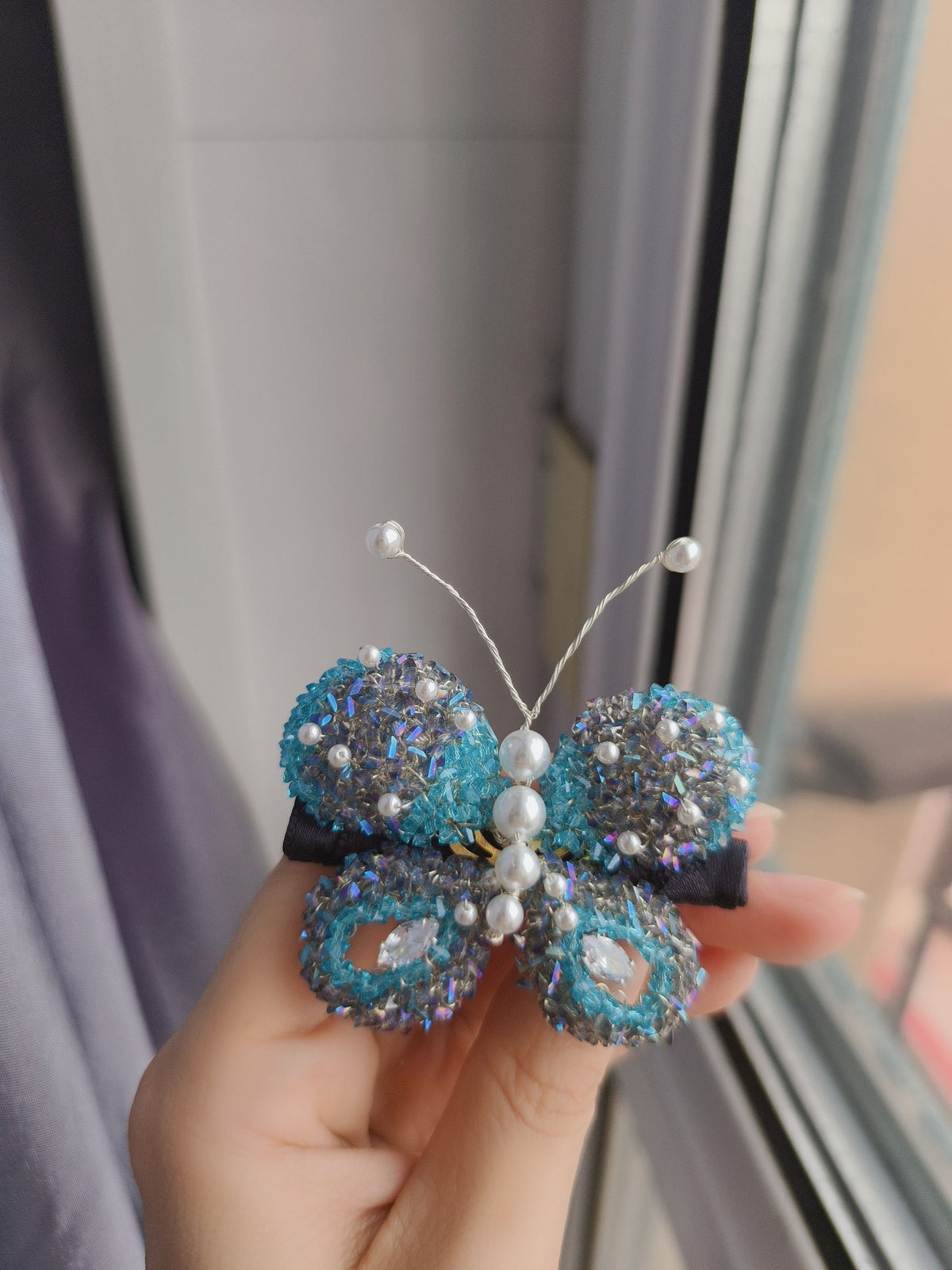 Butterfly Gradient Mesh Pearl Hair Clip