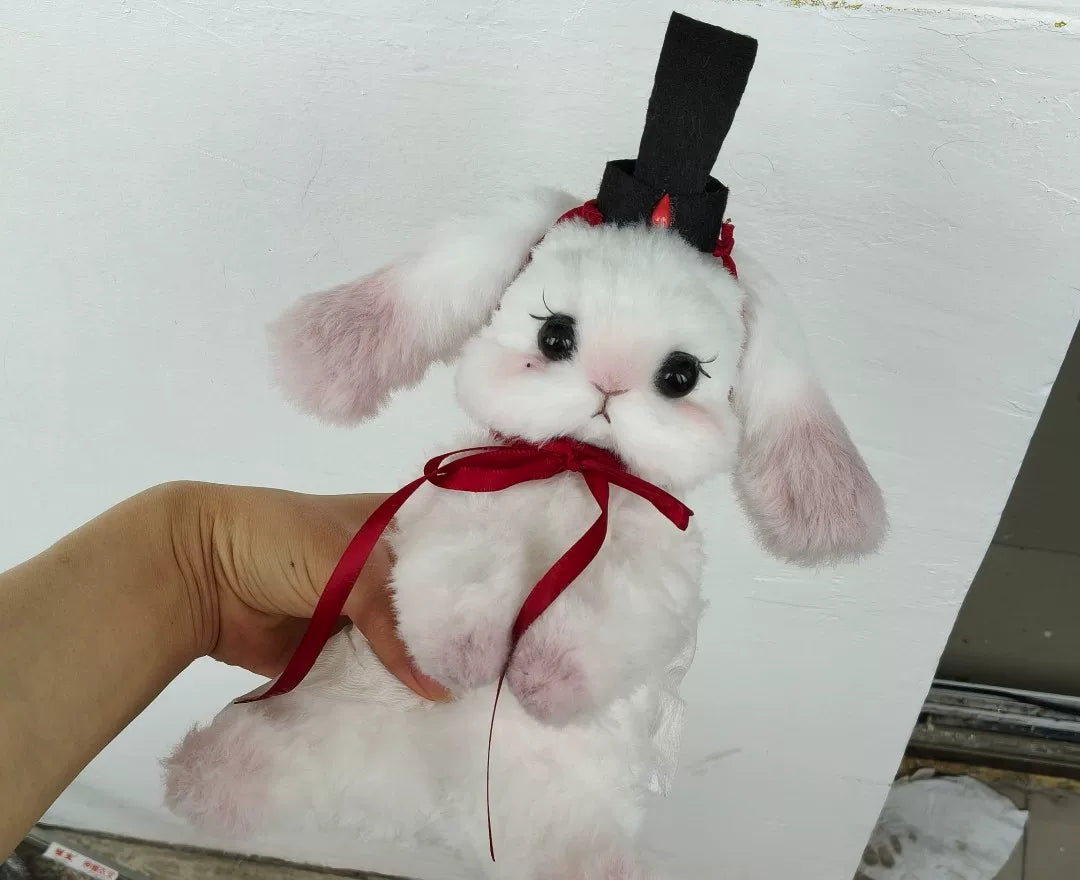 Figura de Coelho de Pelúcha Branco com Cartola