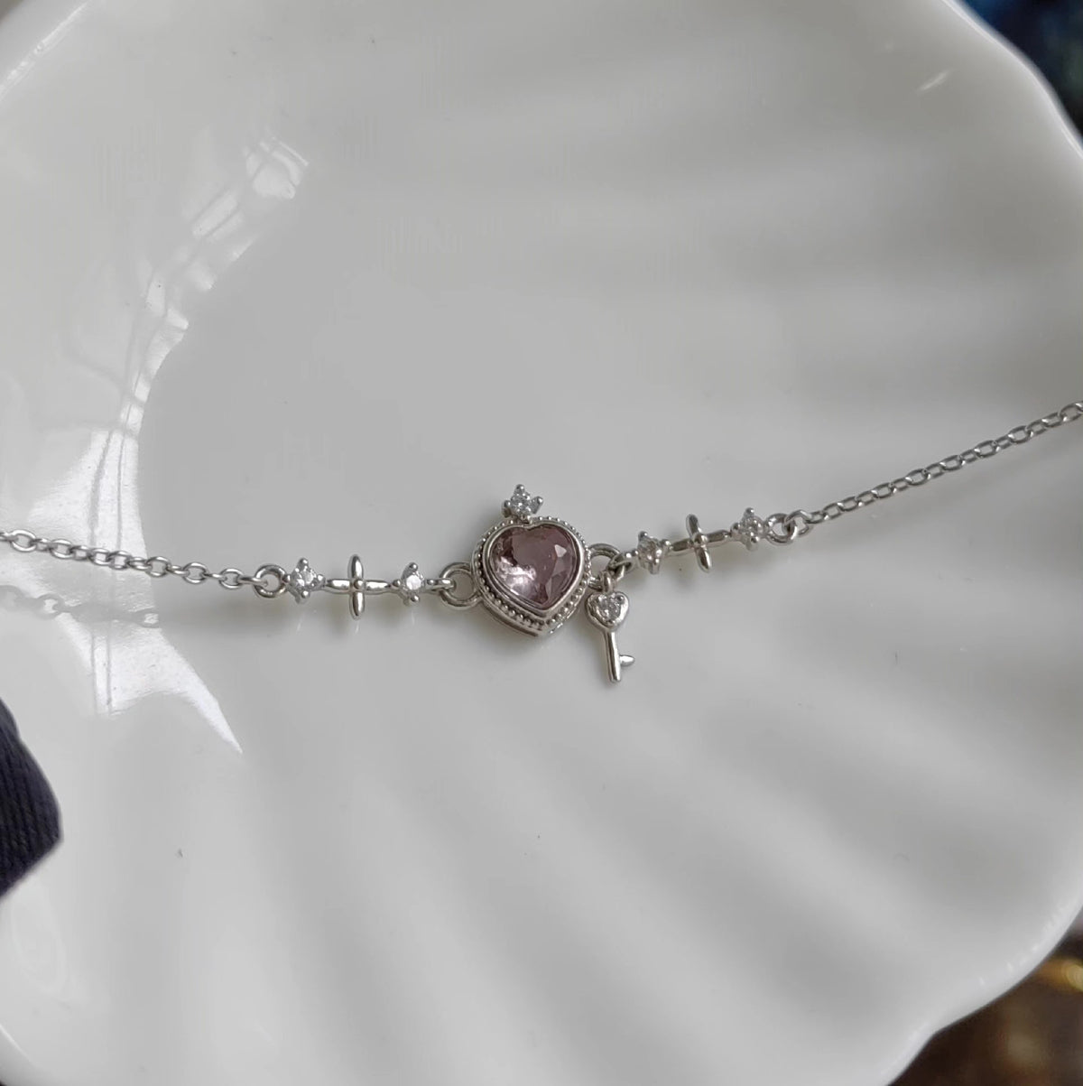 Sterbersilber Armband mit Herz, Krone und lila Tourmalin