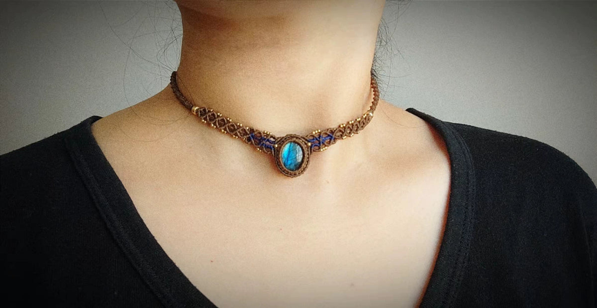 Choker in Macramé Labradorite con Cordoncino Marrone