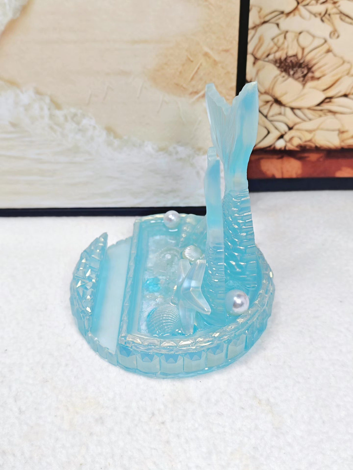 Soporte para móvil de resina con cola de sirena azul