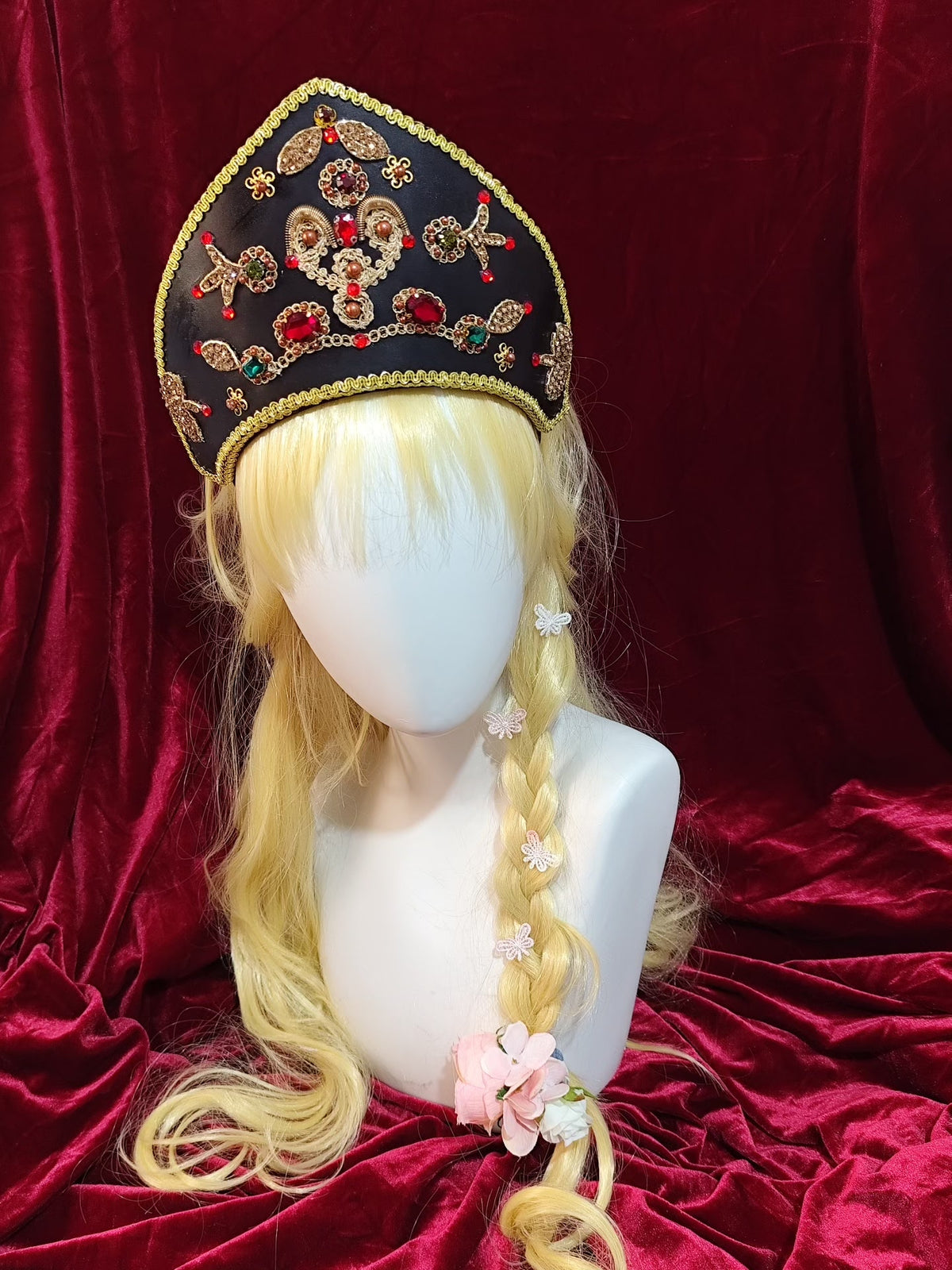 Copricapo kokoshnik russo nero con finiture dorate