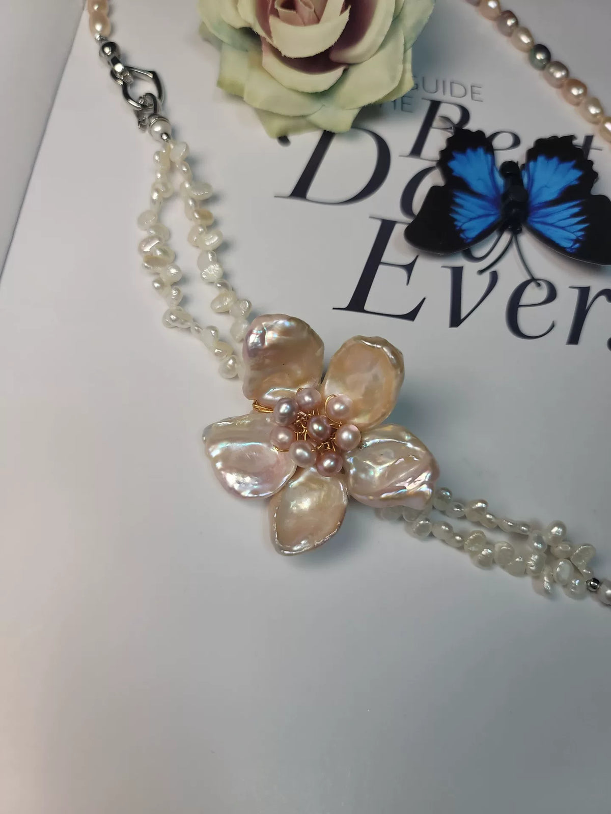 Collier convertible fleur rose en perles naturelles