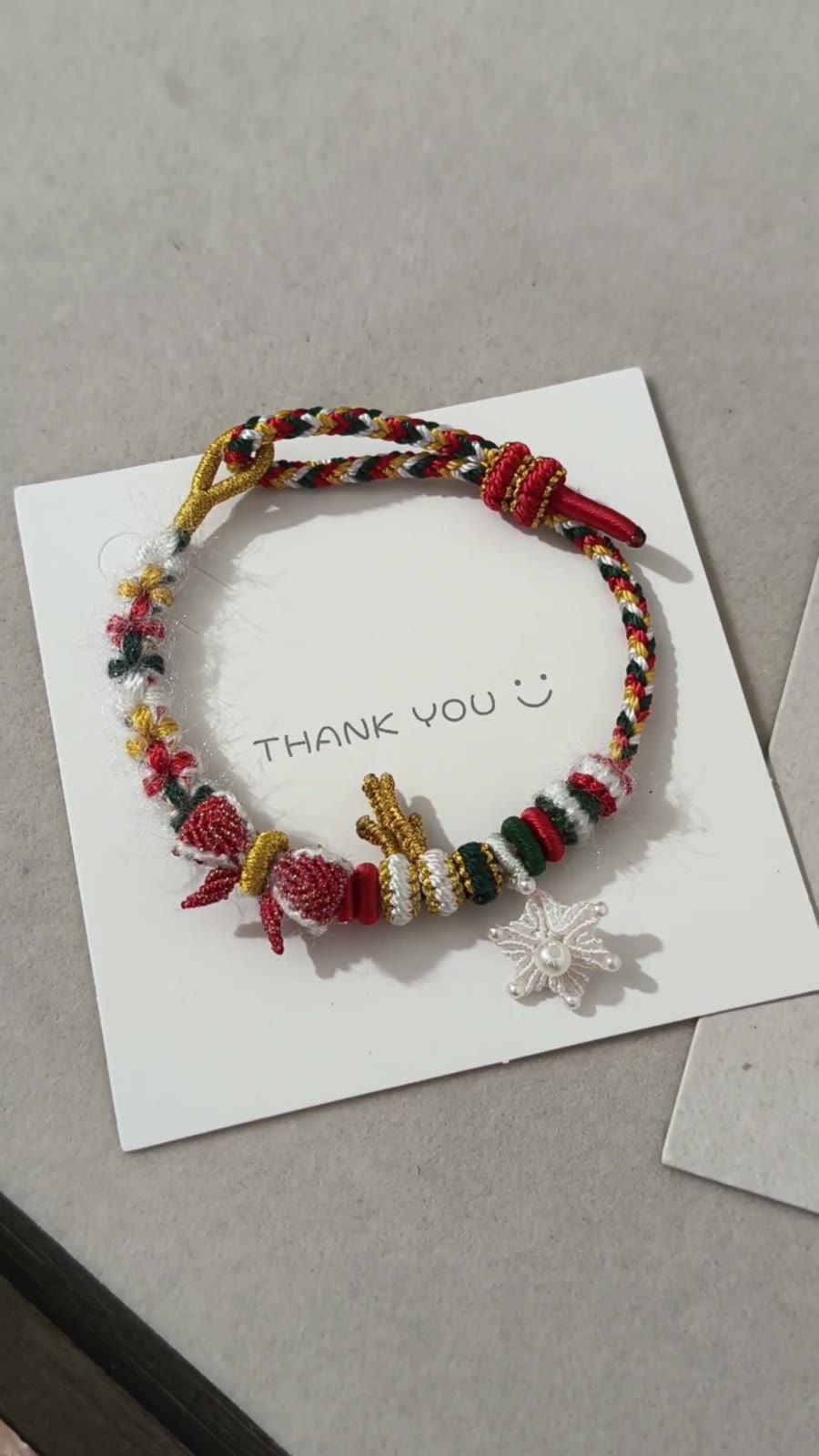 Handgevlochten Kerstomarmband Rood Goud Groen Wit