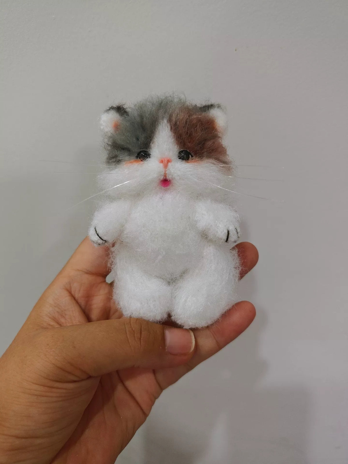 Nadelgefilzte Calico-Katzenfigur