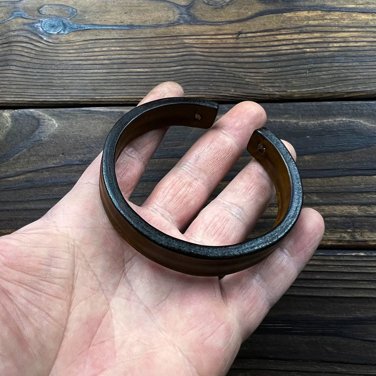 ハンドメイド 厚手牛革カフブレスレット