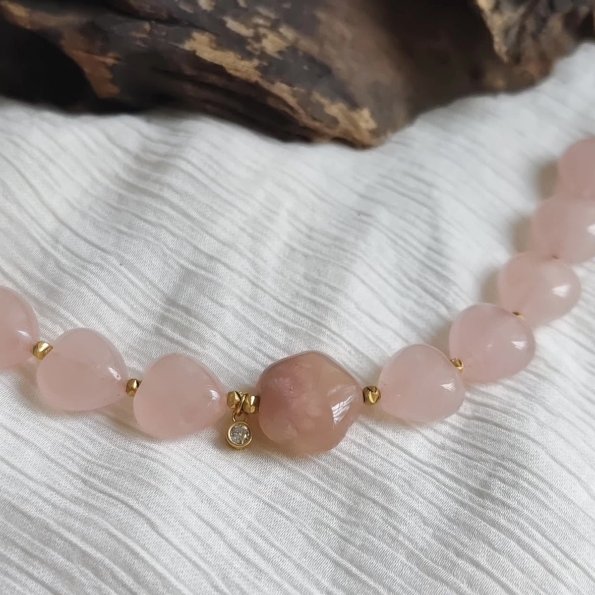 Pulseira de Coração de Cristal Rosa com Flor de Ágate Sakura