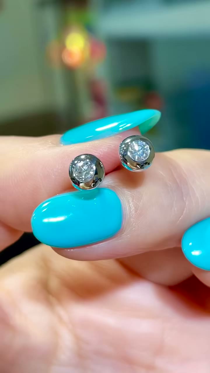 18k White Gold Bubble Eye Stud Earrings, 0.25ct Diamond