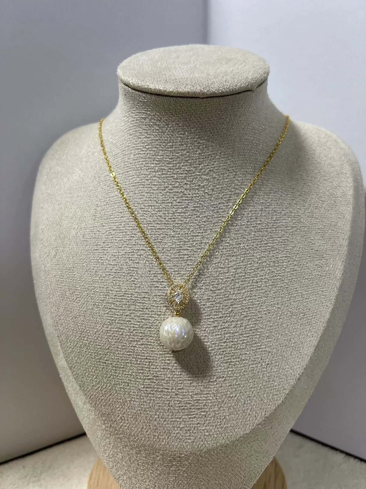 Collier pendentif perle écaille de dragon