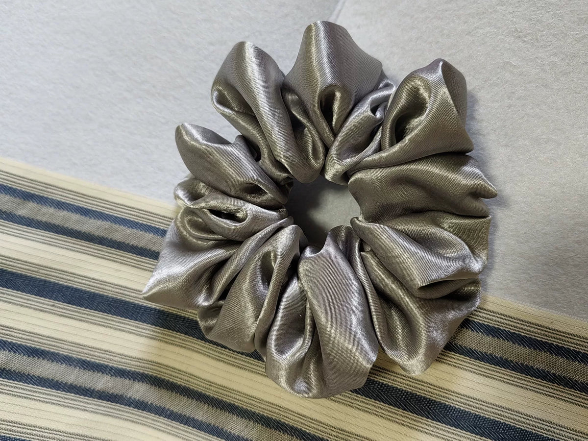 Elastico in raso grigio fatto a mano