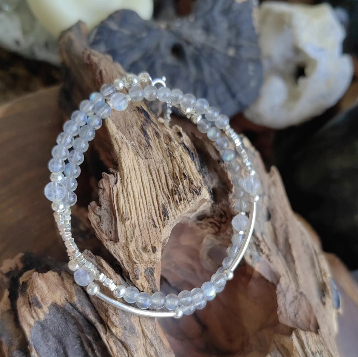 Grauer Mondstein und blauer Labradorit Armband in Silber