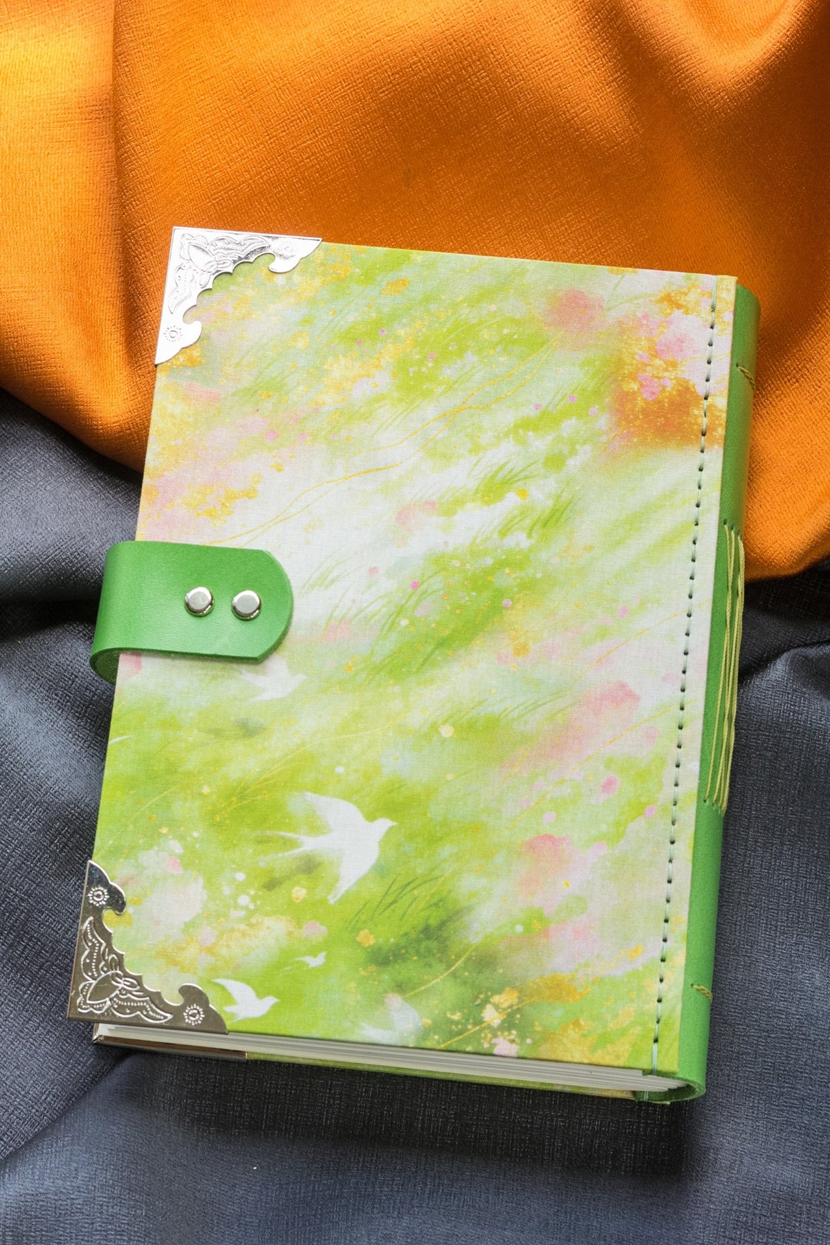 Carnet fait main avec couverture à oiseaux aquarelle