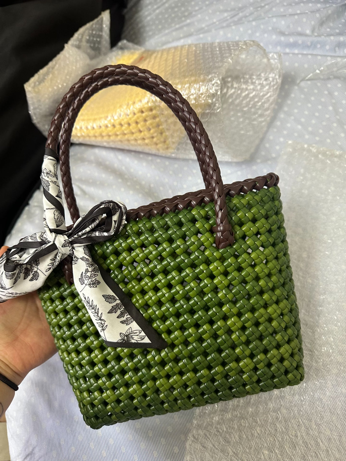 Geweven kralen totebag met groene gradiënt