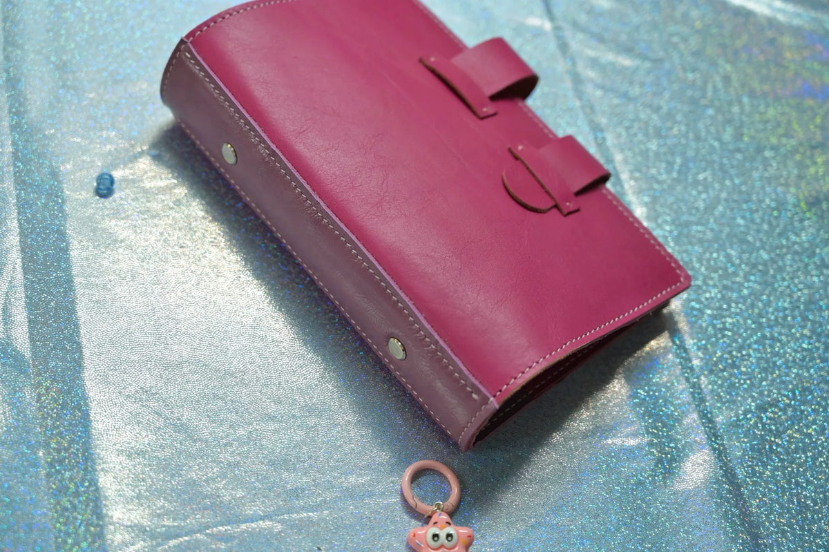 Rosrotes Leder Ringbuchband