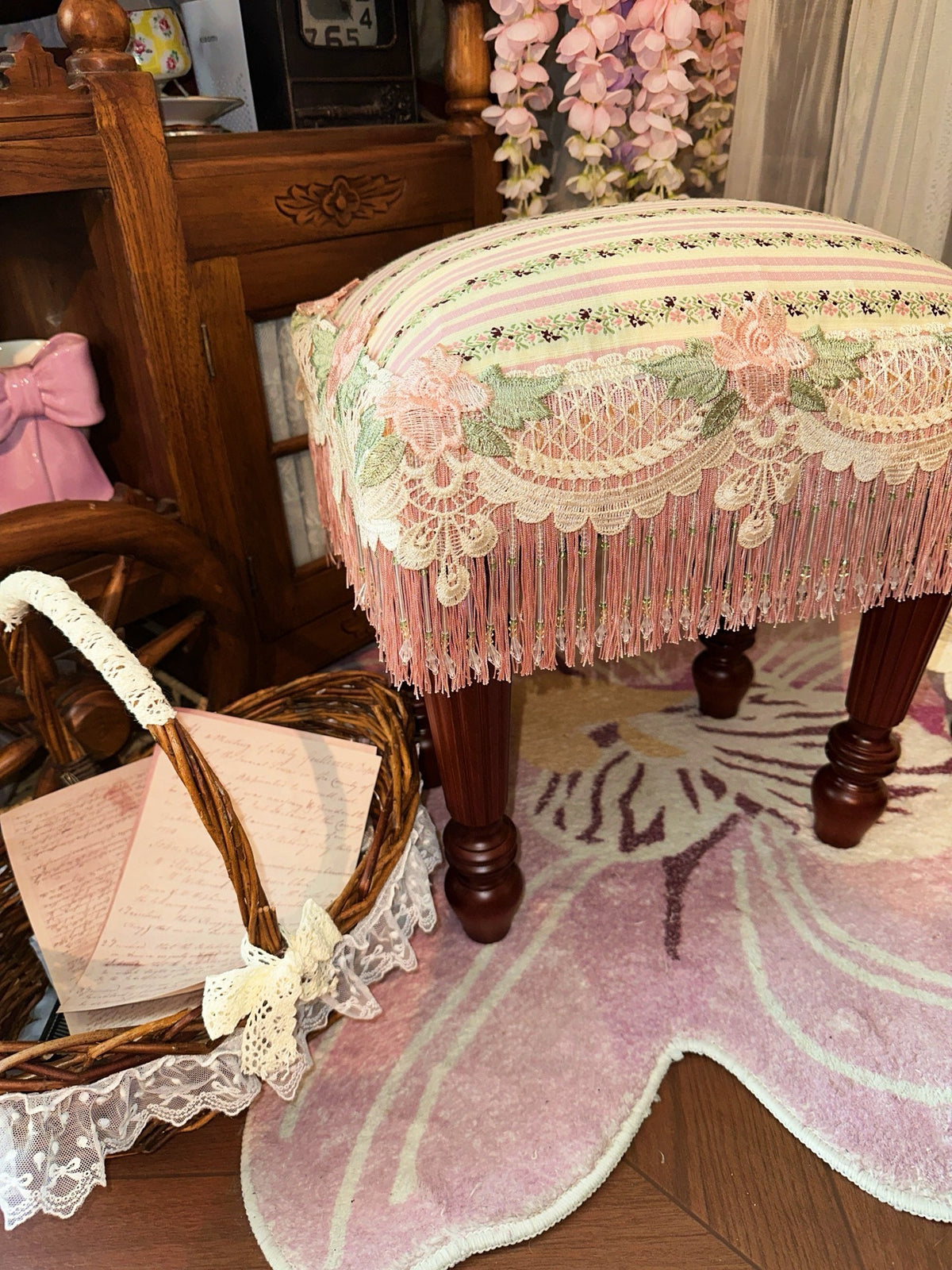 Sgababello da trucco Rococo Vintage con frange rosa
