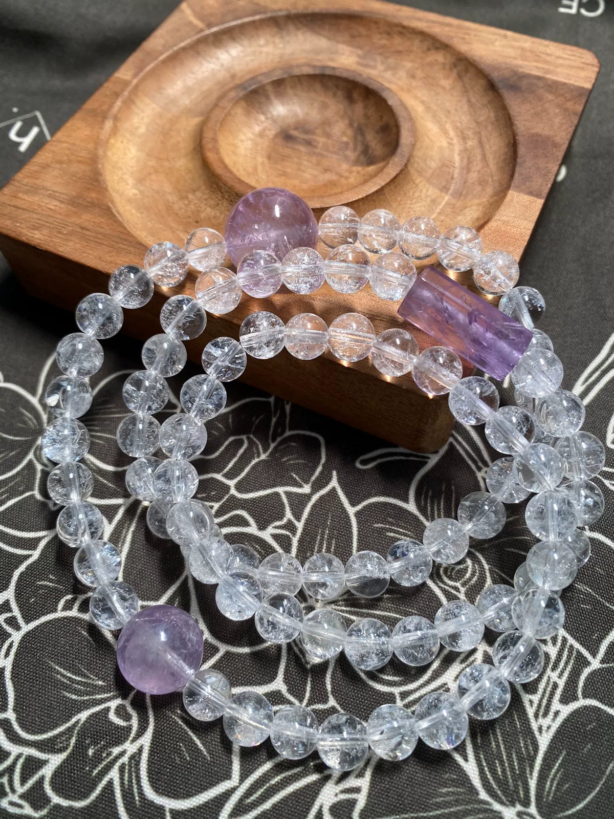 Bracelete de Contas de Cristal Branco Arco-Íris e Lilás