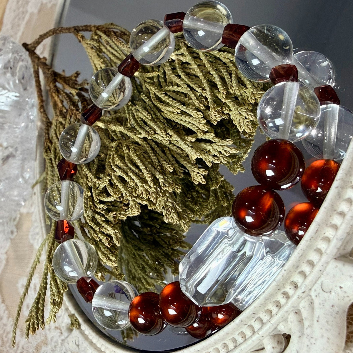 Naturligt armband med klarkvarts och granat