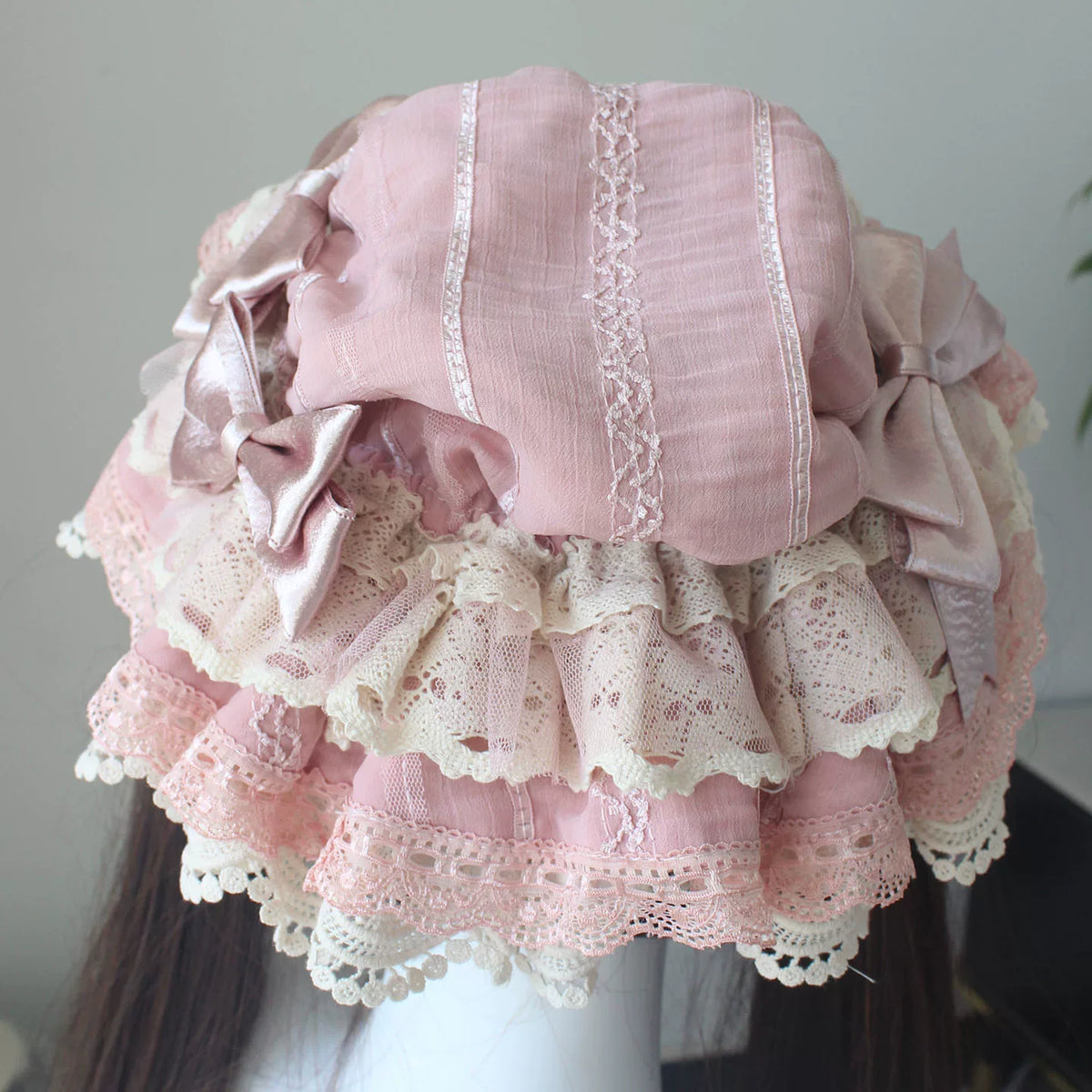 Bonnet Lolita artisanal ruban rose antique