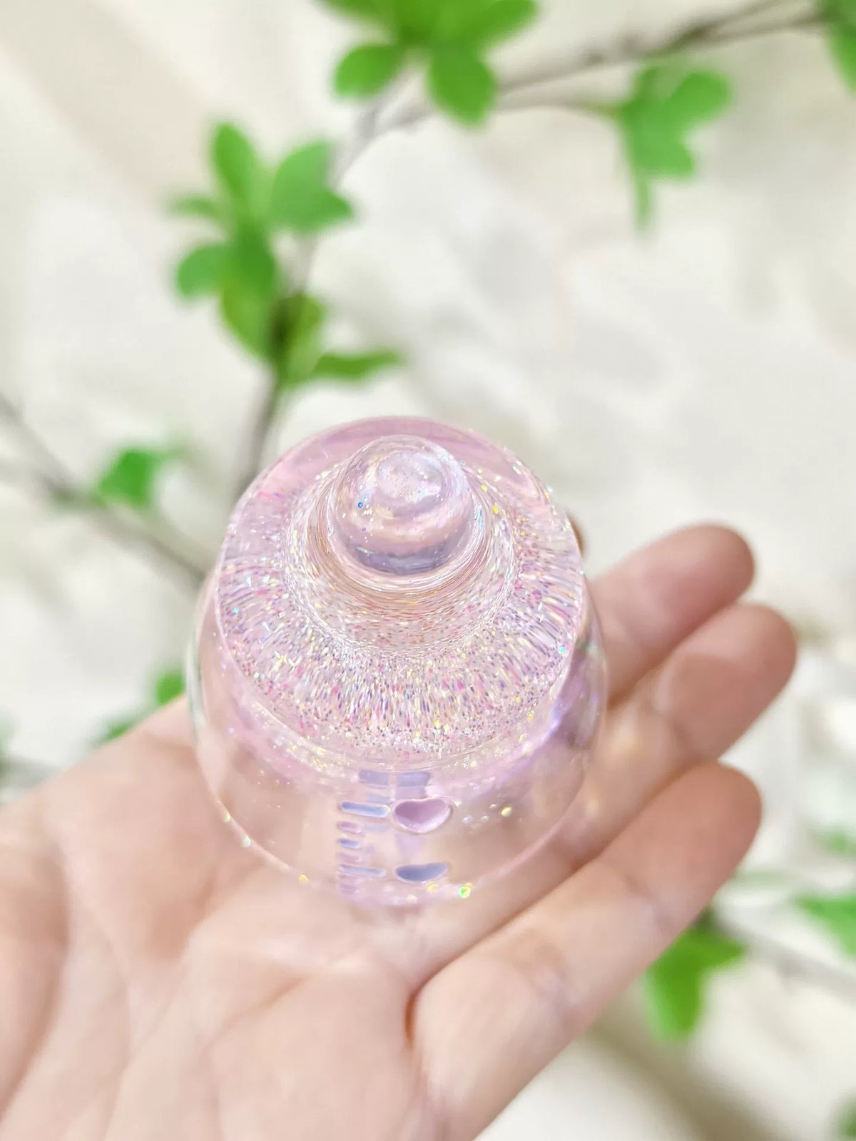 Glittriga rosa resin-nappflaskor twistburkar
