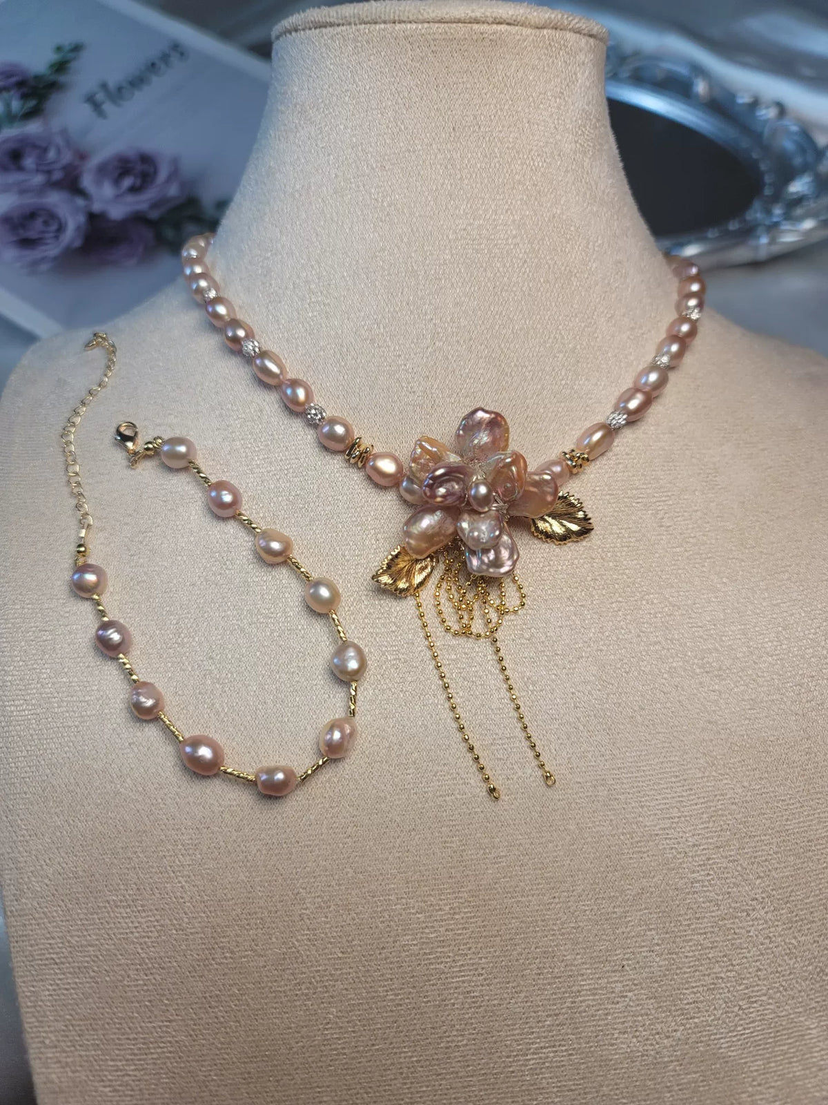 Set Collana e Bracciale con Fiore in Perle Naturali