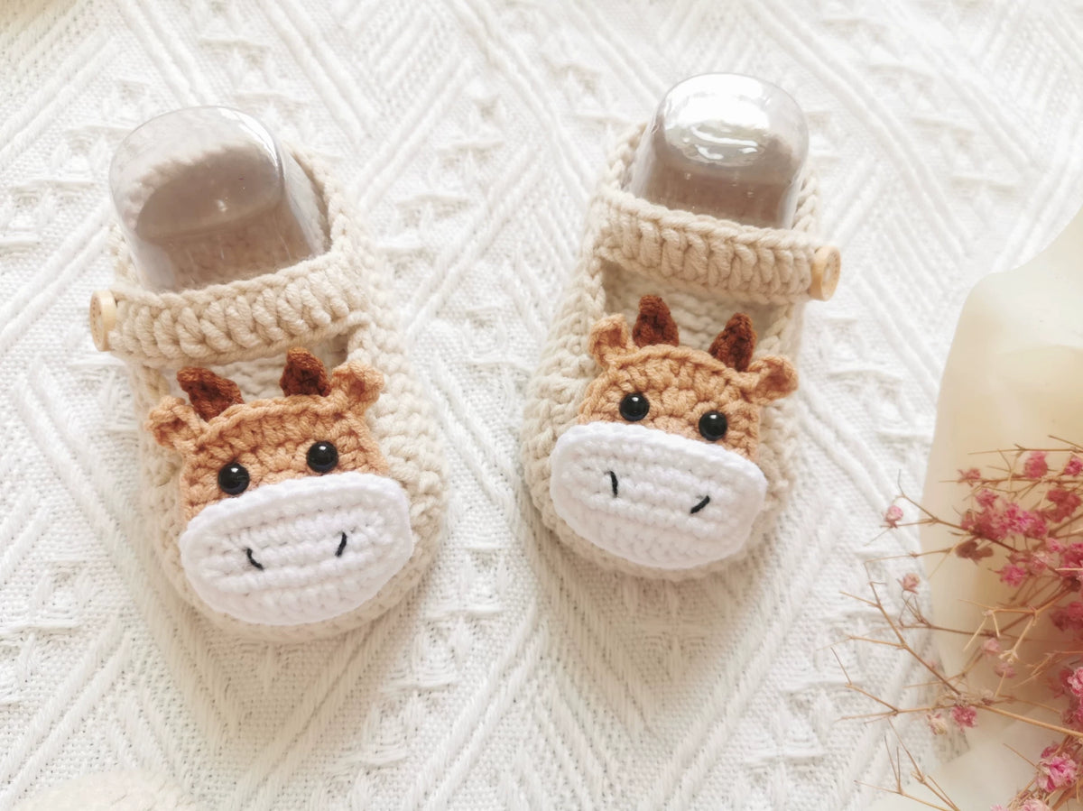Botines de bebé a crochet con motivo de jirafa