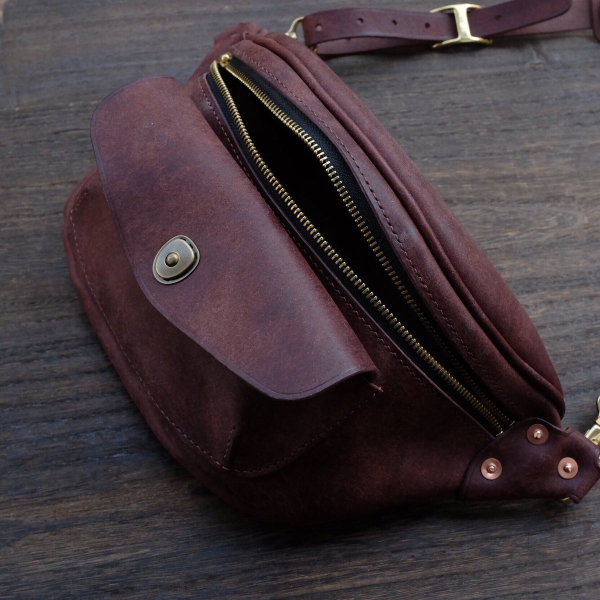 American Retro Leather Chest Bag Large