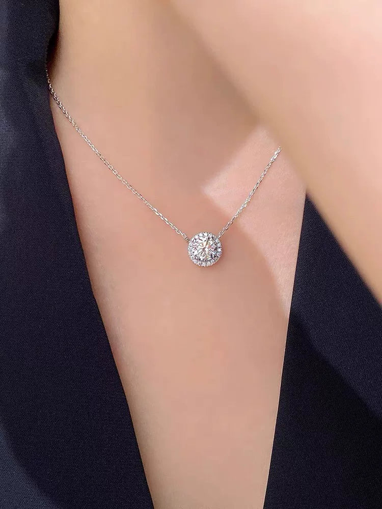 Collar de plata S925 con halo redondo de tres quilates