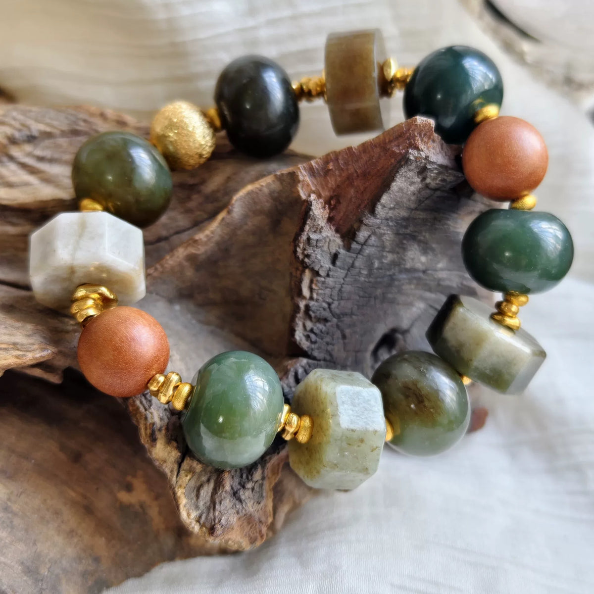 Braccialiale con perline in giada Hetian e pietre naturali
