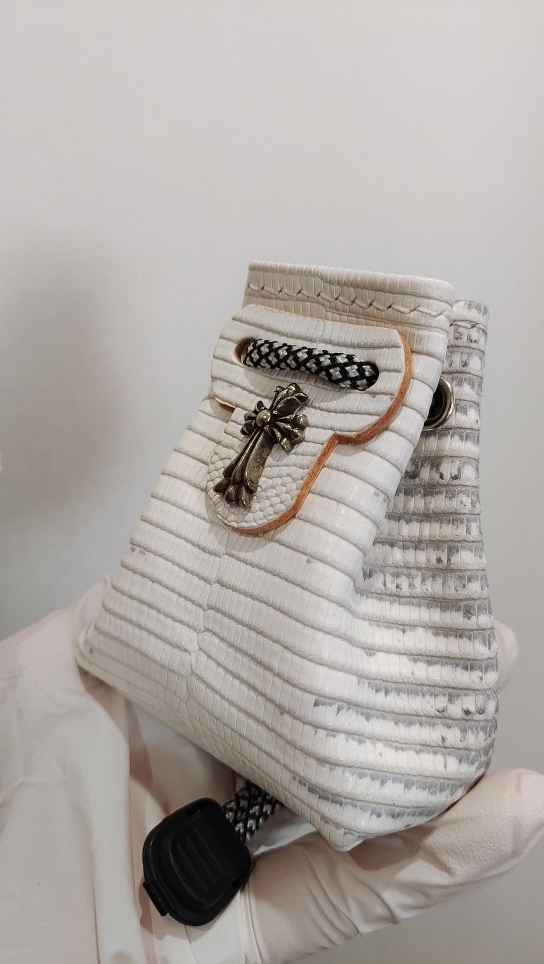 Bolsa de Moedas em Couro de Lagarto Feita à Mão