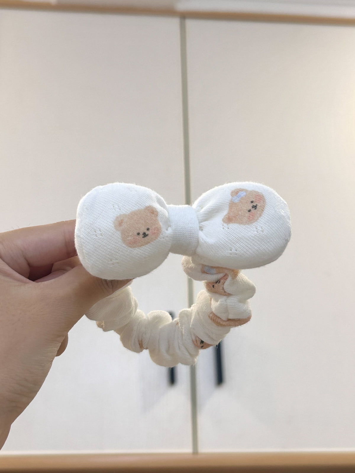 Handgefertigte Strick-Bär-Schleife-Scrunchie