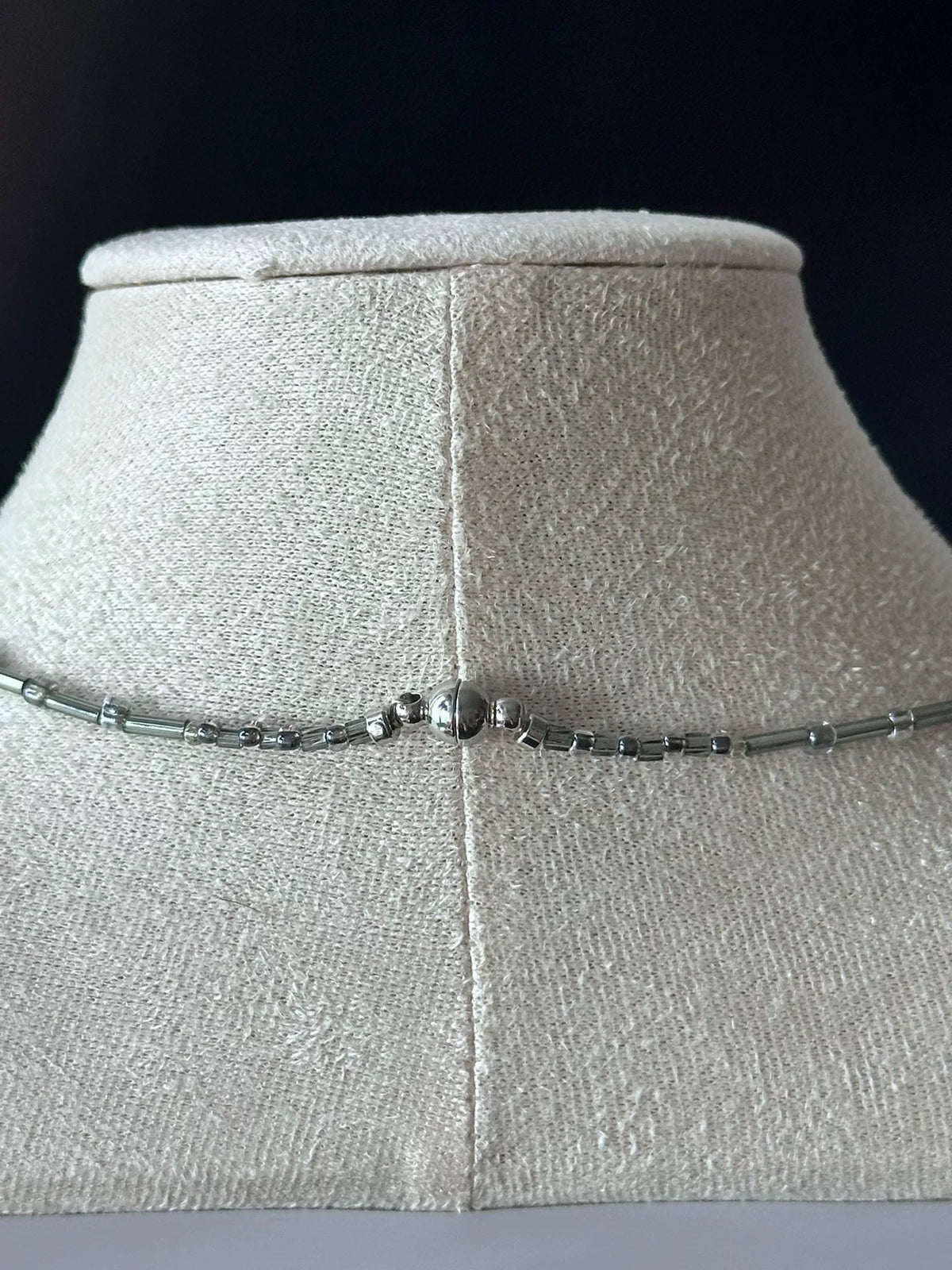Handgjort svart pärlhalsband med sötvattenpärla