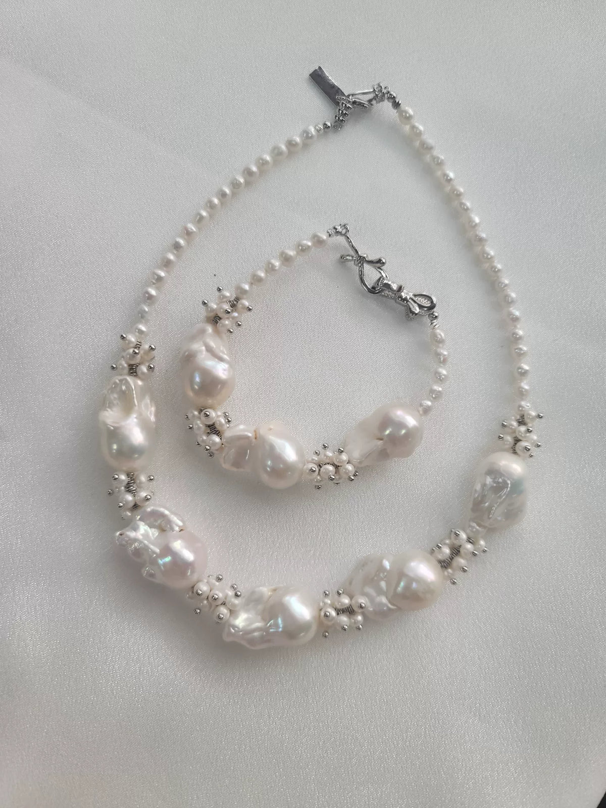 Natürliches Perlen-Fischschwanz-Collier und Armband Set