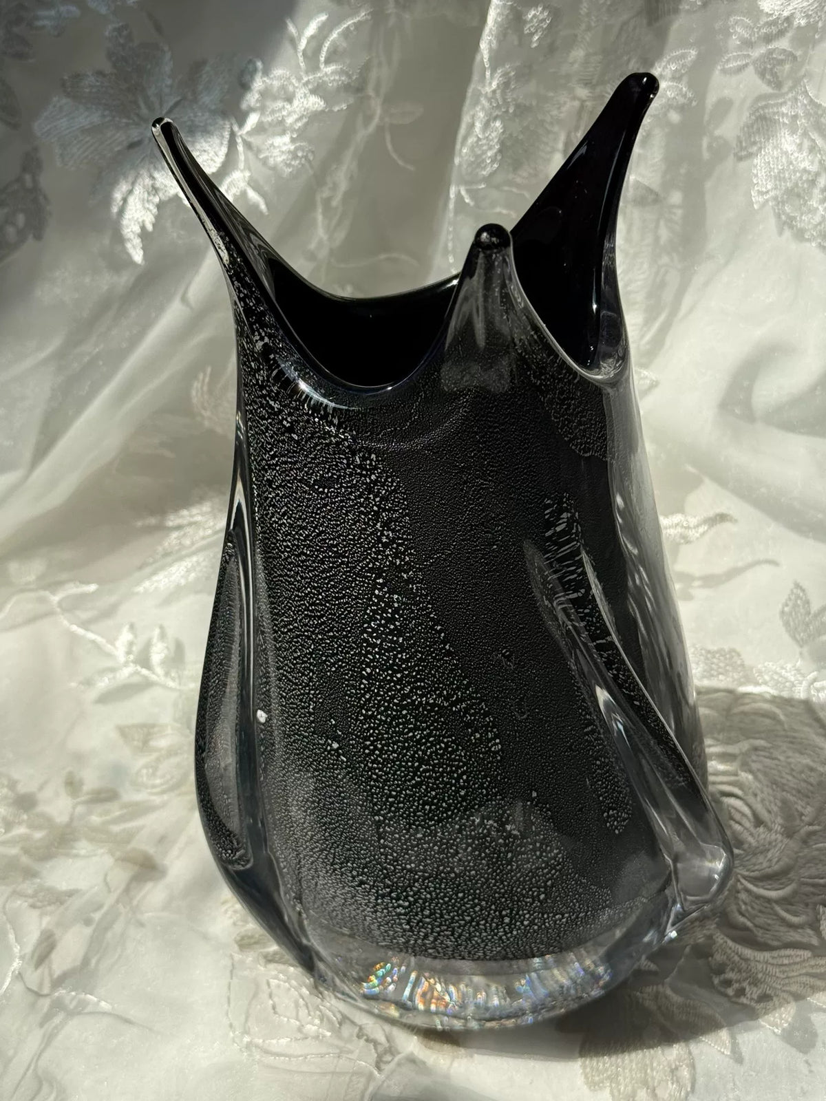 Vase en verre vintage avec feuille argentée et noire