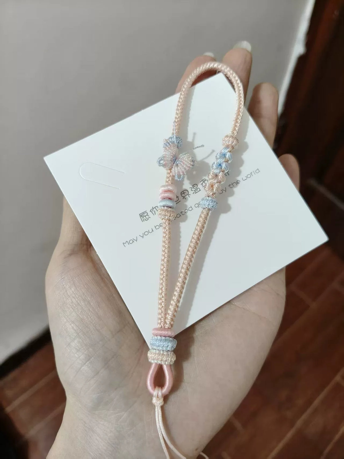 ハンドメイド 編み込み スマホストラップ ピンク ブルー 蝶
