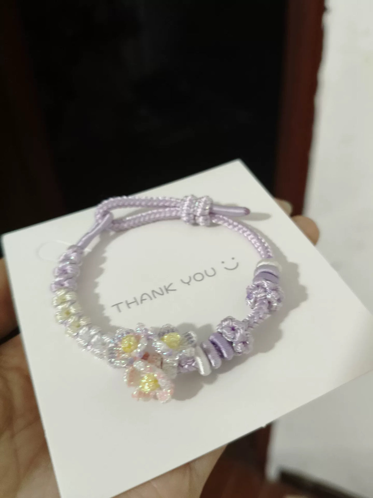 Braccialiale in cordino intrecciato a mano con margherite e lavanda