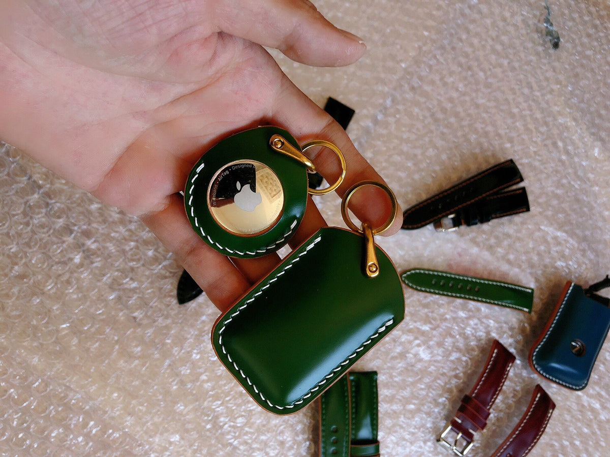 Handcrafted Green Leather AirTag and Card Holder