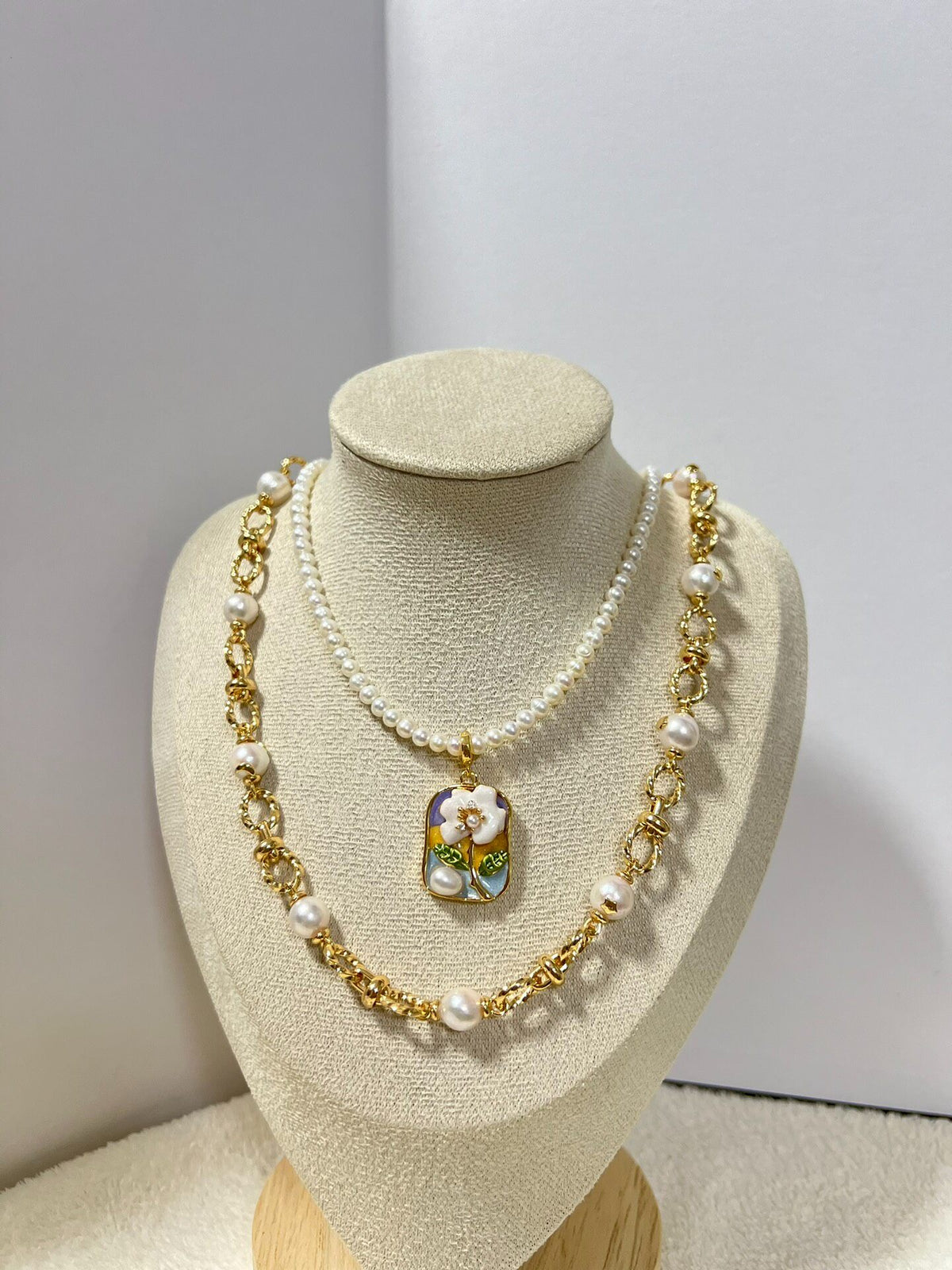 Retro Hand Painted Pendant Necklace