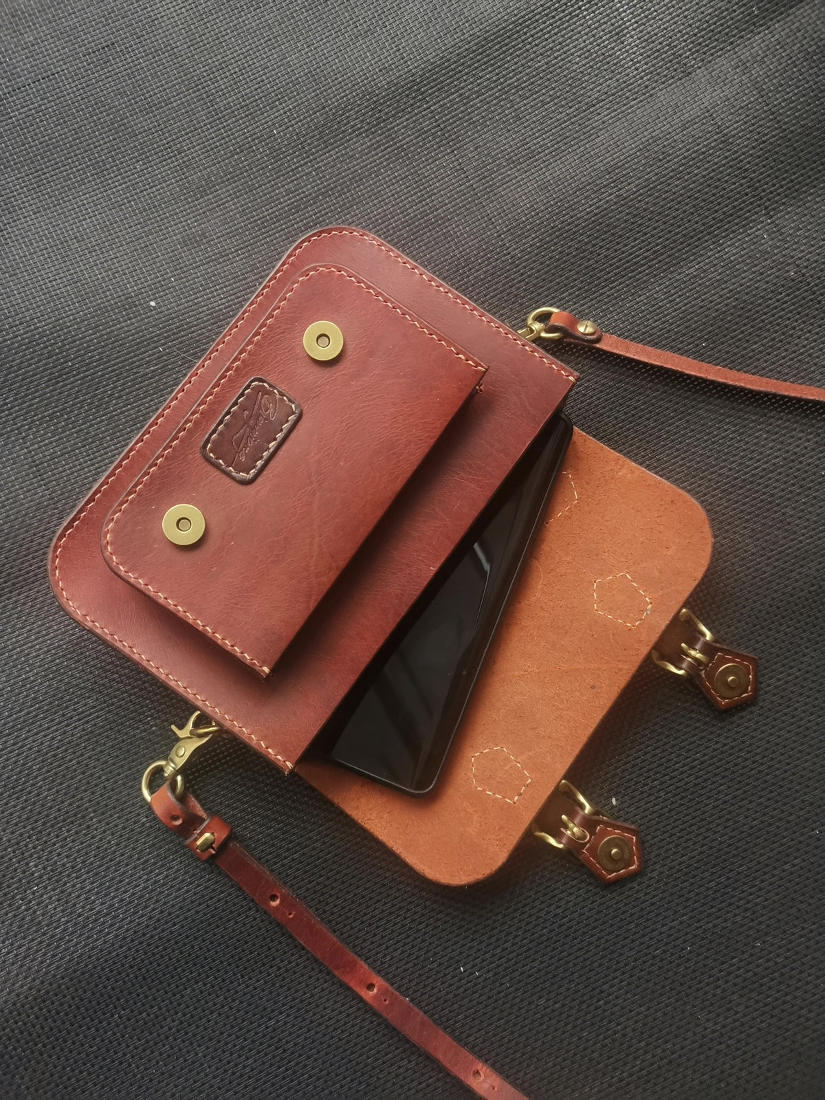 Sacoche de téléphone mini Cambridge en cuir huilé vintage