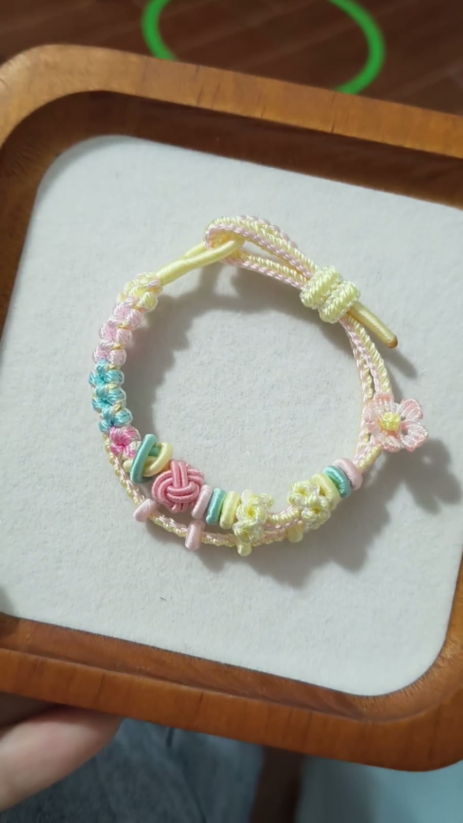Pulseira Trançada à Mão Gradiente Pastel