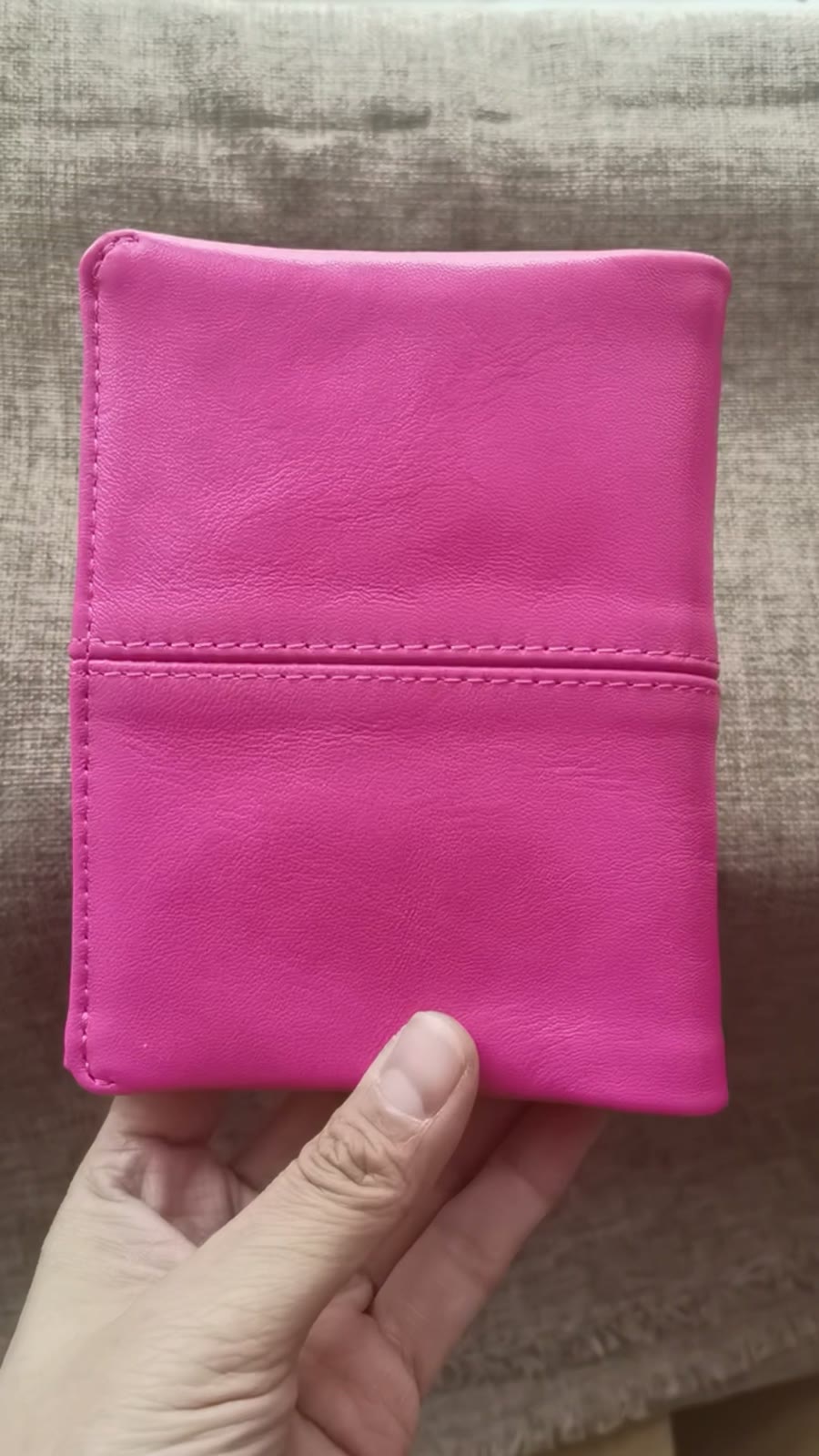 Copertina per quaderno ad anelli A7 in pelle di pecora rosa
