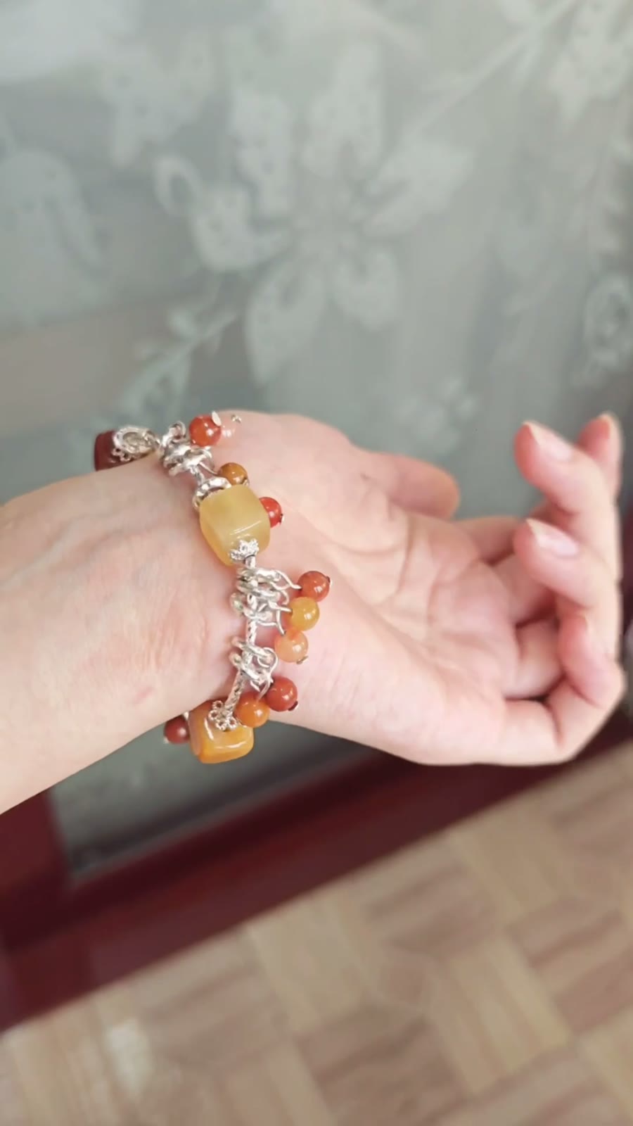Pulseira de Jade de Seda Dourada 15cm