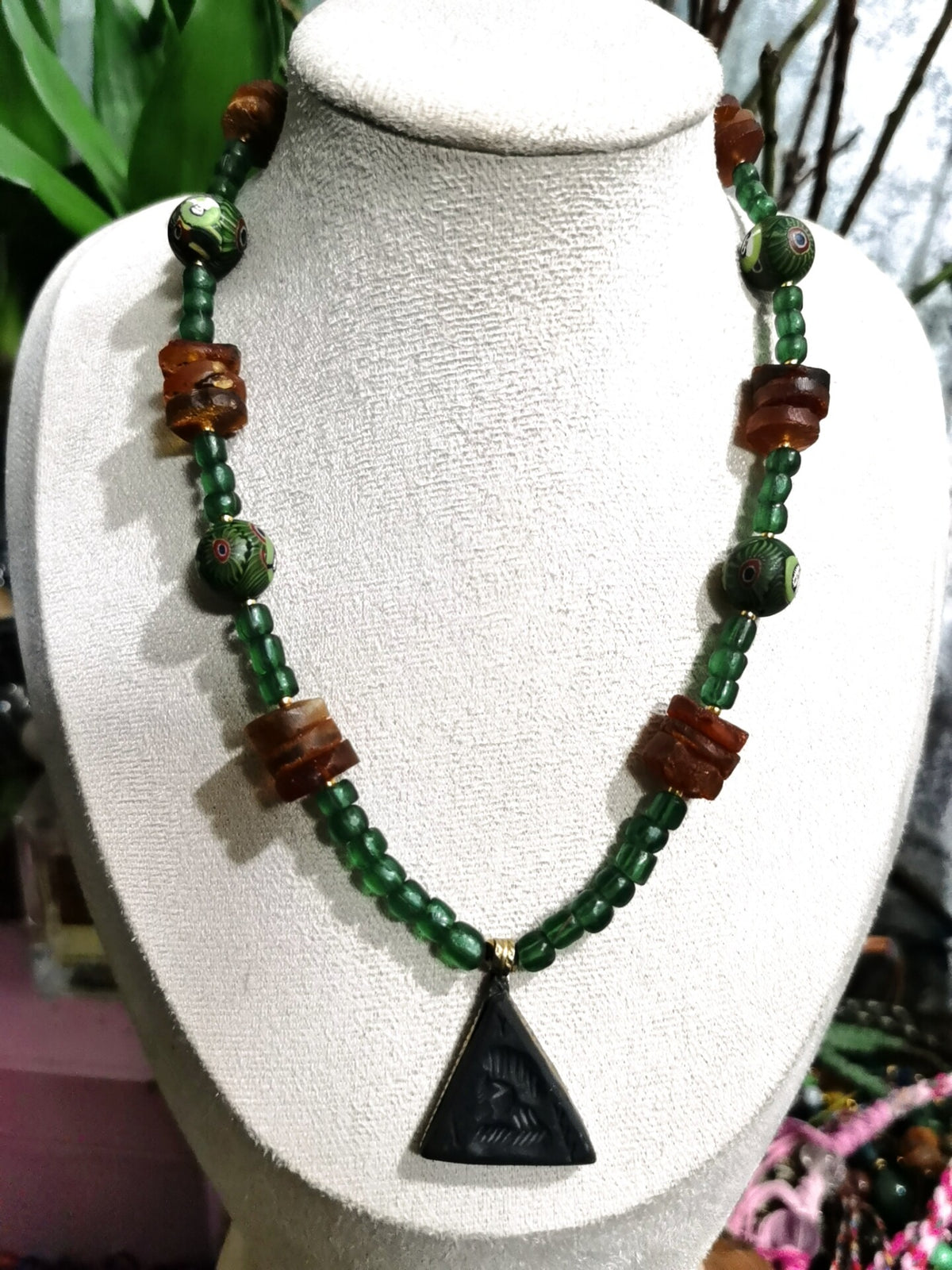 Green Bead Seal Pendant Necklace