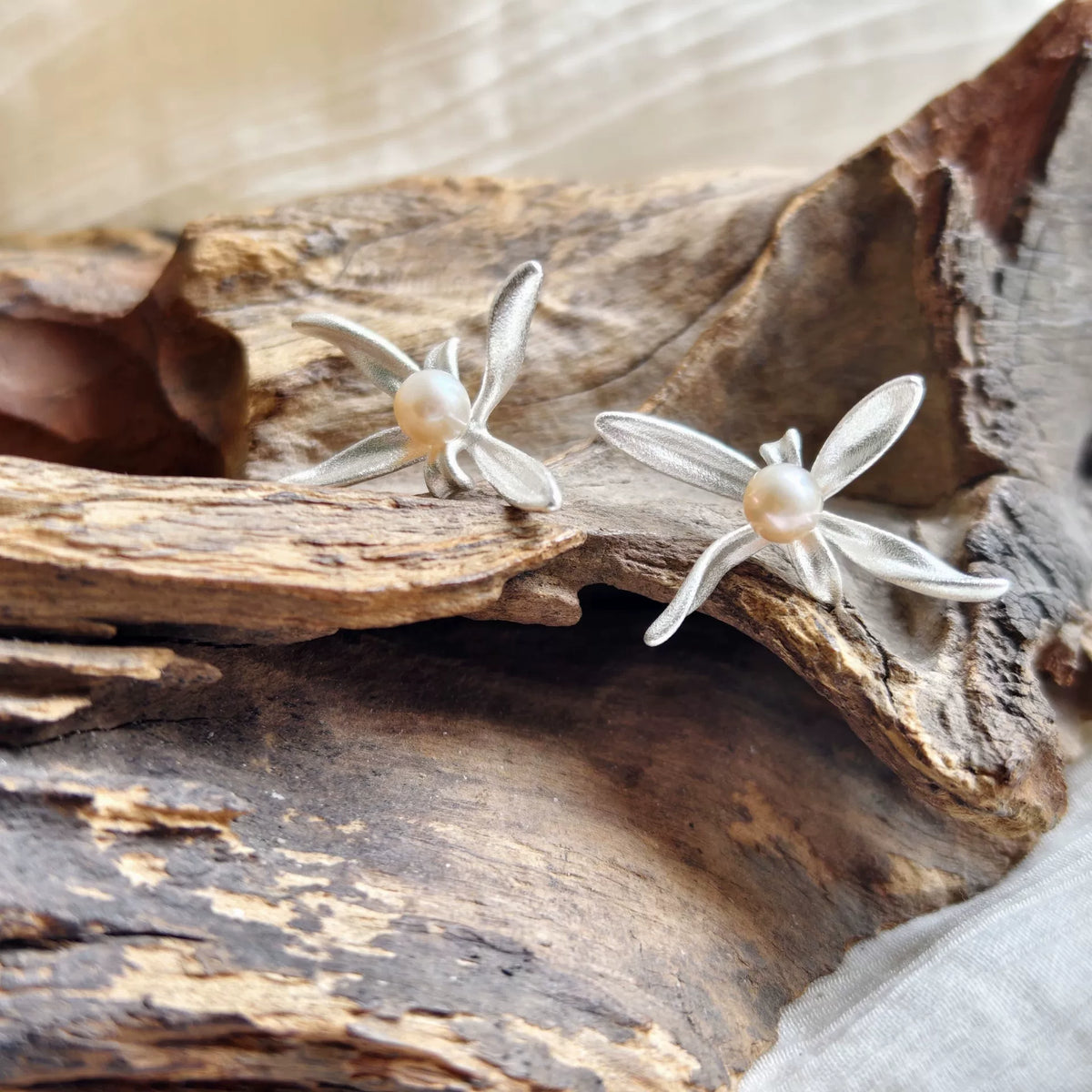 Meerwasserperlen-Blumenset mit Kette und Ohrringen