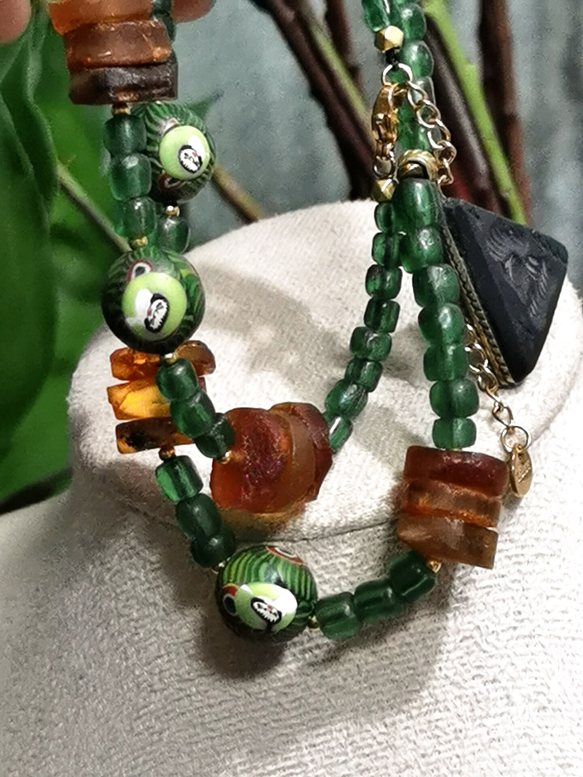 Green Bead Seal Pendant Necklace