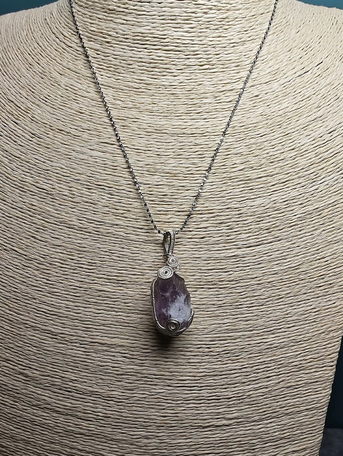 Halsband med rå ametist-scepter