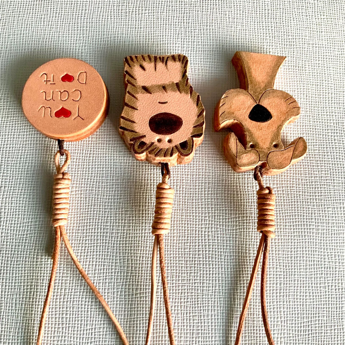 Ensemble de charms en cuir Chien et Hérisson