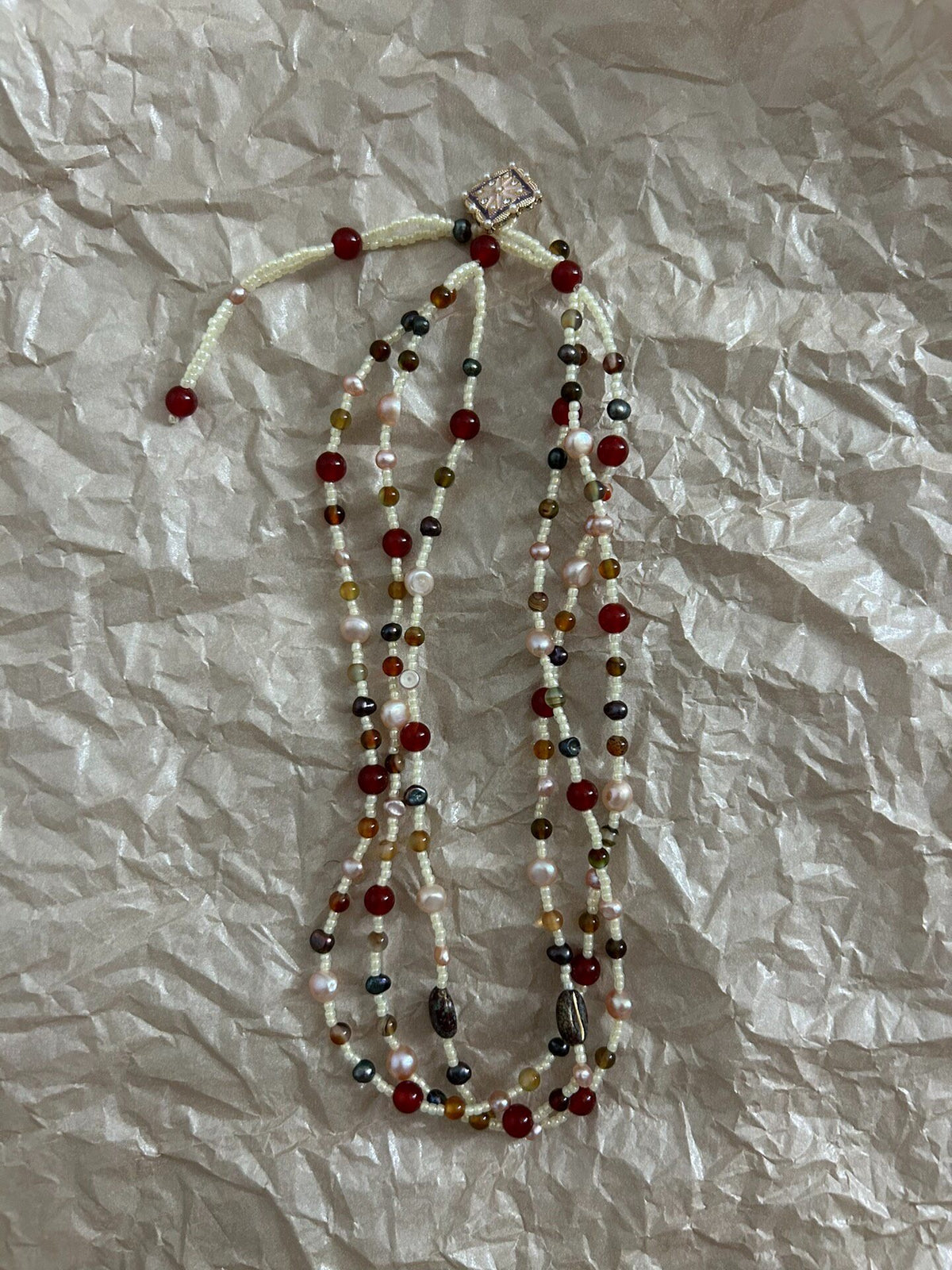 Collar vintage de capas con perlas y cuentas checas