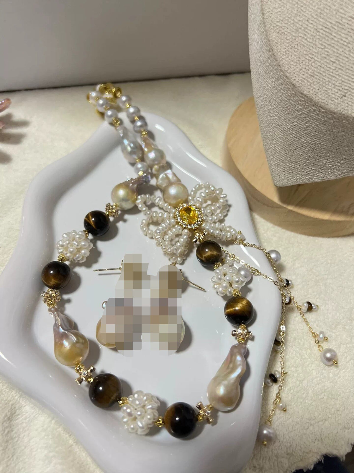 Baroque Pearl Tiger Eye Design Necklace